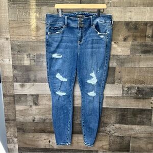 Torrid 18R Jegging Medium Wash Distressed Jeans